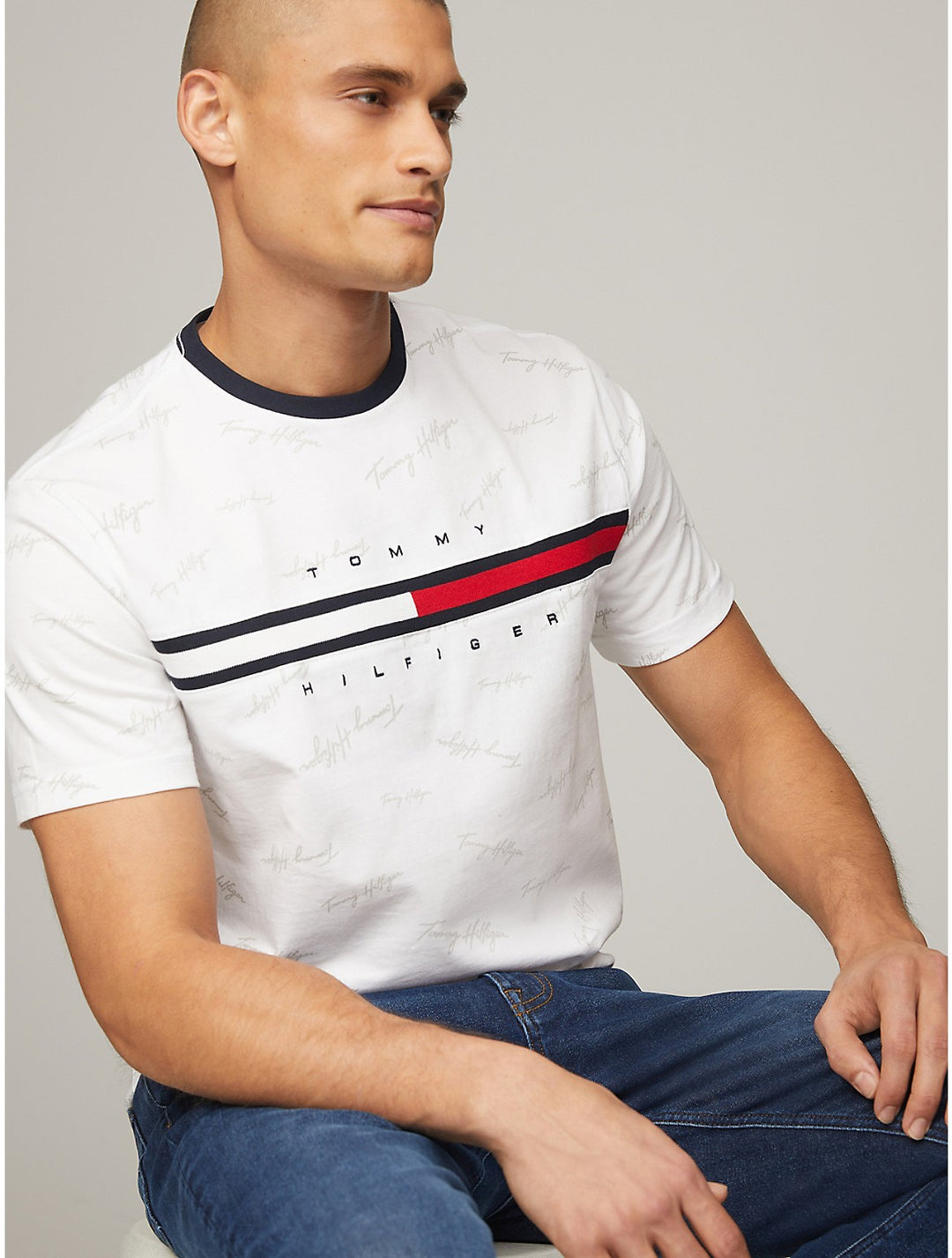 𝐓𝐎𝐌𝐌𝐘 𝐇𝐈𝐋𝐅𝐈𝐆𝐄𝐑 Camiseta con el logotipo de la bandera y rayas de la firma para hombre MSM80