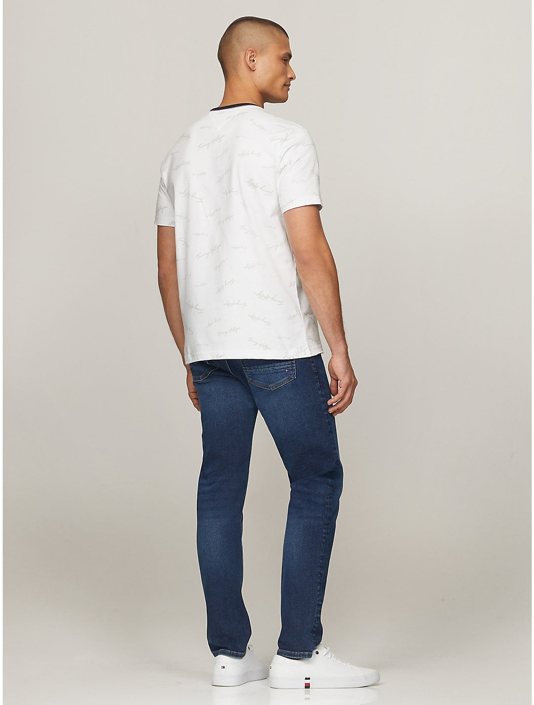 𝐓𝐎𝐌𝐌𝐘 𝐇𝐈𝐋𝐅𝐈𝐆𝐄𝐑 Camiseta con el logotipo de la bandera y rayas de la firma para hombre MSM80