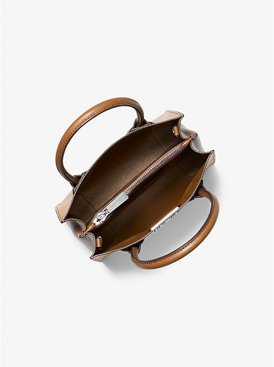 ššššššš šššš                  Bolso bandolera mediano Mercer de piel granulada                      MK0026