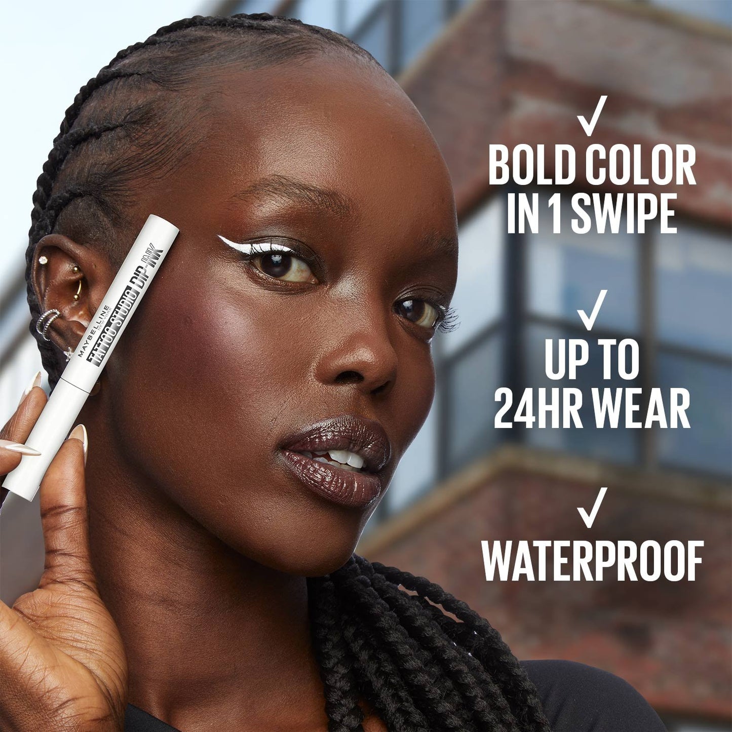 𝐌𝐀𝐘𝐁𝐄𝐋𝐋𝐈𝐍𝐄                         
Tecnología de tinta flexible para un delineador de ojos con duración de hasta 24 horas                                     May5