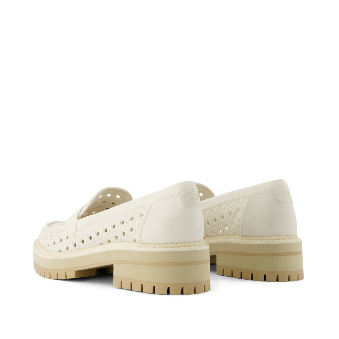 𝐓𝐎𝐌𝐒                                Mocasín Cara, piel color arena claro, grabado y perforado