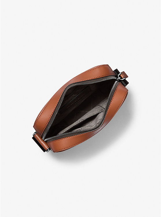 ššššššš šššš                      Bolso bandolera de piel granulada con el logotipo de Cooper en relieve              MK007