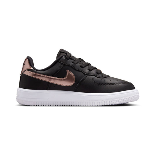 𝐍𝐈𝐊𝐄                                Zapatillas Force 1 Low SE Easyon para niños pequeños, color negro y rojo bronce metalizado