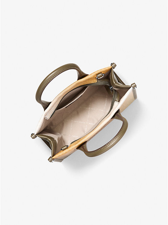 𝐌𝐈𝐂𝐇𝐀𝐄𝐋 𝐊𝐎𝐑𝐒     Bolso bandolera Mirella pequeño con logo sombreado y distintivo MK0036