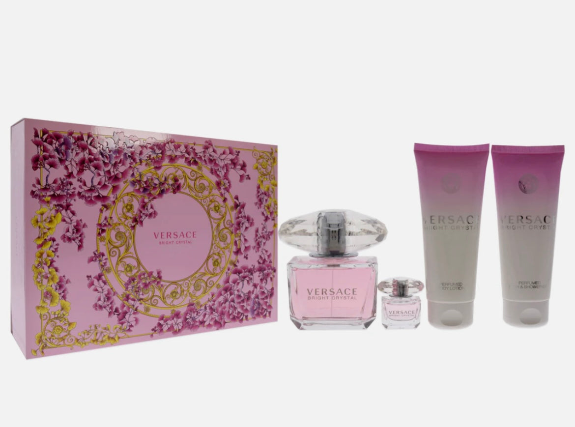 𝐕𝐄𝐑𝐒𝐀𝐂𝐄                              Bright Crystal By For Women - Set de regalo de 4 piezas Edt Spray de 3 oz, loción corporal perfumada de 3,4 oz, gel de baño y ducha perfumado de 3,4 oz, 5 ml Edt Splash Mini          PRF5