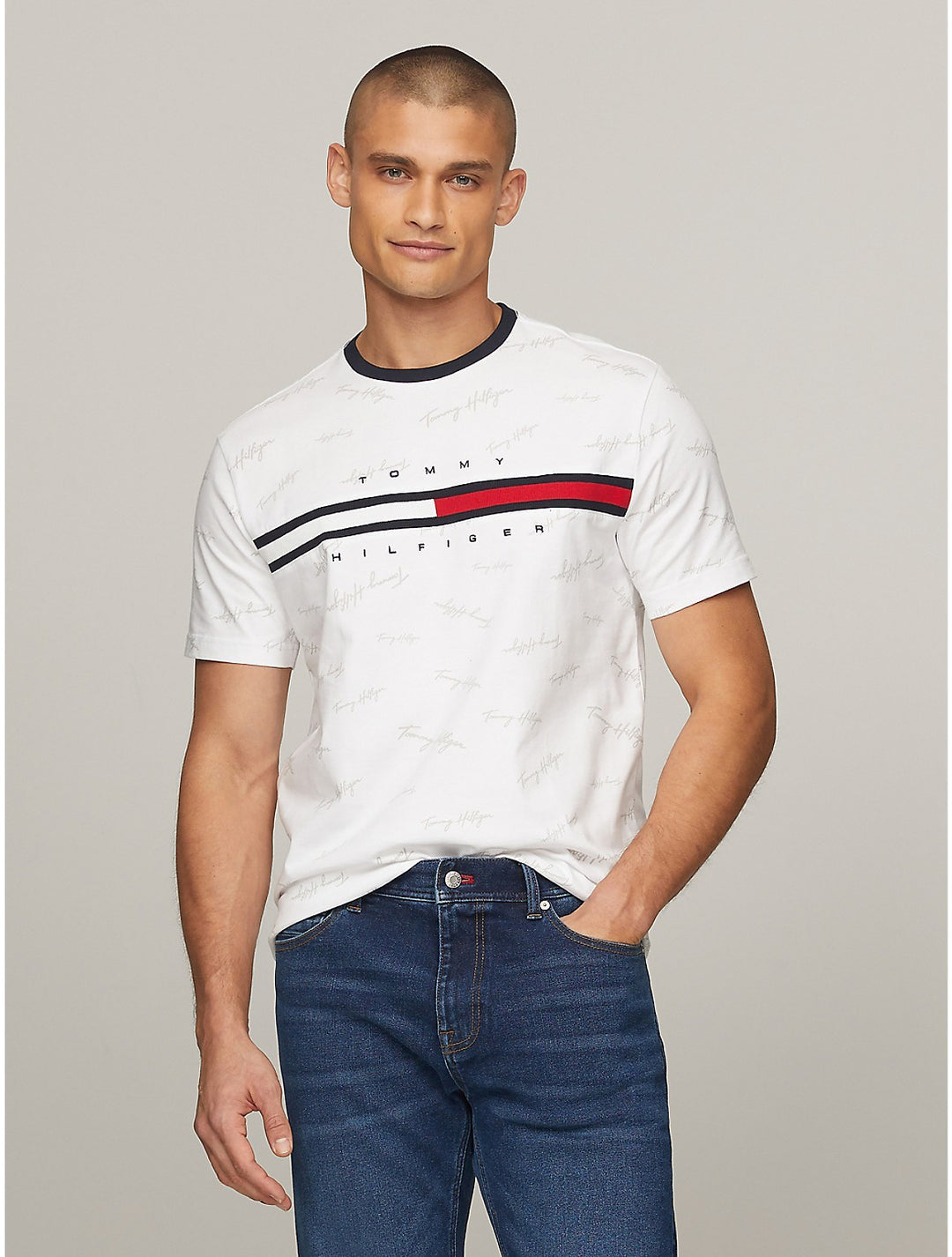𝐓𝐎𝐌𝐌𝐘 𝐇𝐈𝐋𝐅𝐈𝐆𝐄𝐑                      Camiseta con el logotipo de la bandera y rayas de la firma para hombre                           MSM80