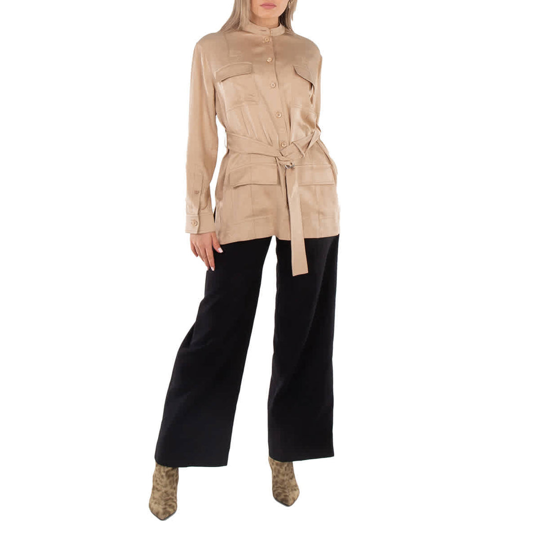 𝐁𝐔𝐑𝐁𝐄𝐑𝐑𝐘 ☑️                 Camisa abotonada con cinturón en la cintura