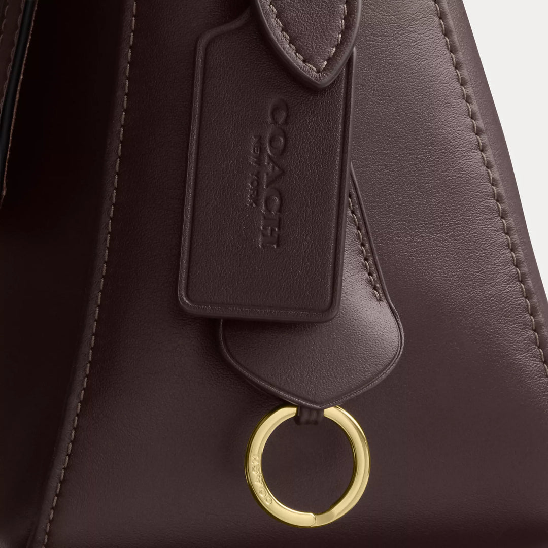 𝐂𝐎𝐀𝐂𝐇                     bolso con solapa etta CO005