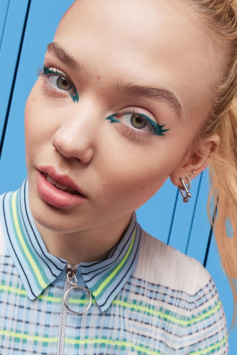 𝐌𝐀𝐘𝐁𝐄𝐋𝐋𝐈𝐍𝐄                         Maquillaje delineador de ojos líquido para todo el día                               May22