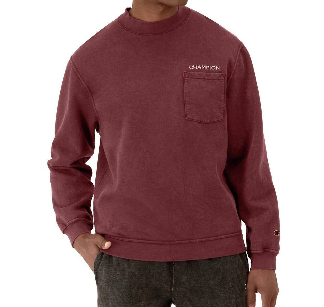 𝐂𝐇𝐀𝐌𝐏𝐈𝐎𝐍                            Sudadera de cuello redondo con bolsillo lavado para hombre en color granate.                            MSM13
