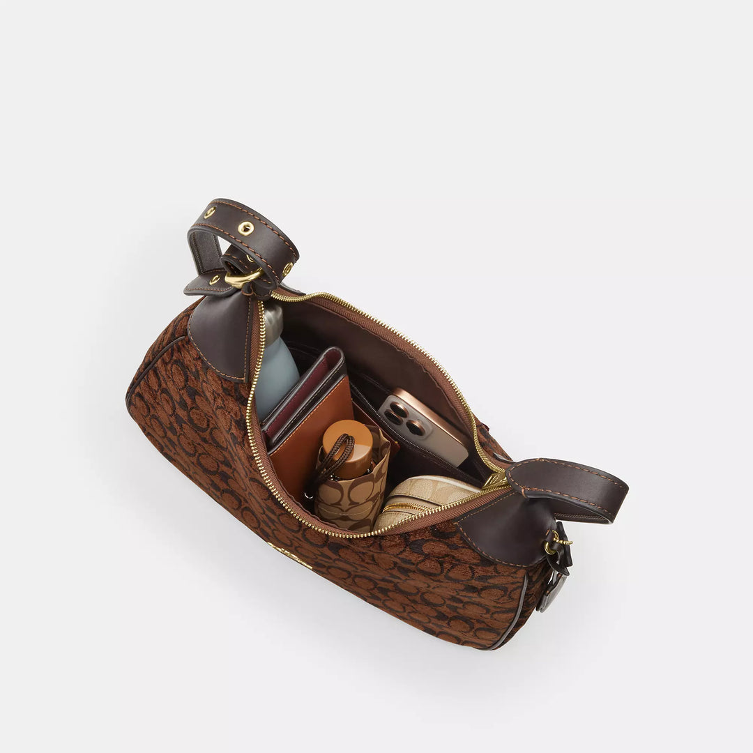 𝐂𝐎𝐀𝐂𝐇                     Bolso de hombro Ella en chenilla de la firma CO0012