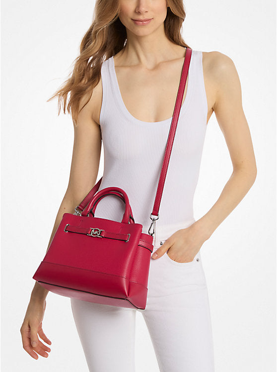 𝐌𝐈𝐂𝐇𝐀𝐄𝐋 𝐊𝐎𝐑𝐒     Bolso pequeño Reed de piel granulada.    MK0038