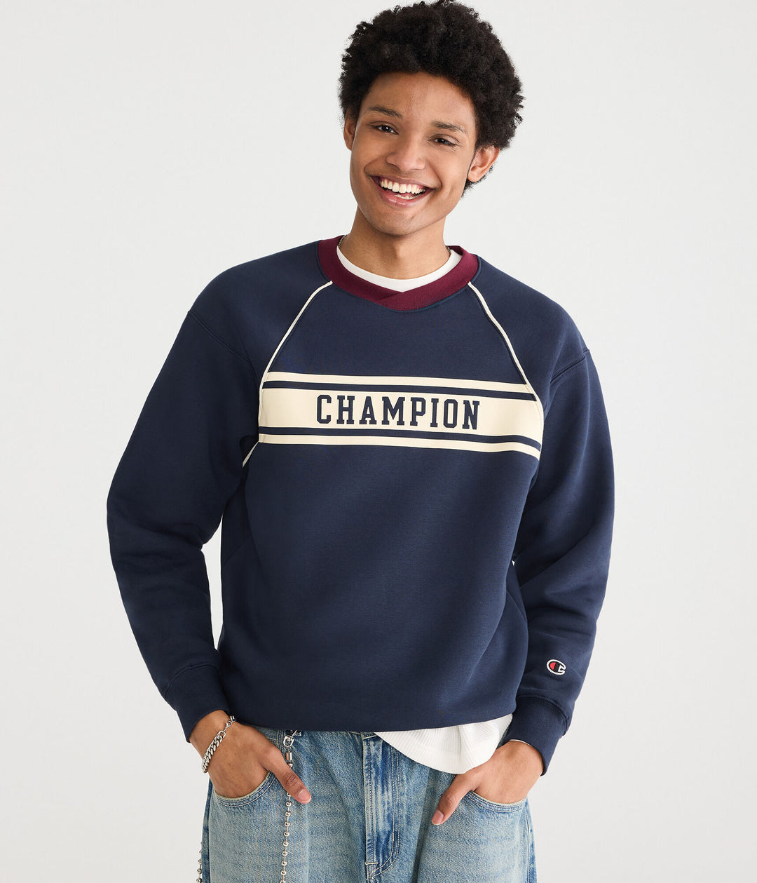 𝐂𝐇𝐀𝐌𝐏𝐈𝐎𝐍                        Sudadera con capucha y bloques de color Champion
MSM19