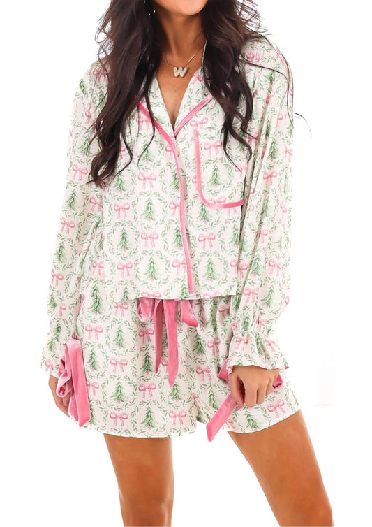 𝗣𝗘𝗔𝗖𝗛 𝗟𝗢𝗩𝗘              Conjunto de pijama navideño de top y pantalón corto en blanco                           NAV13