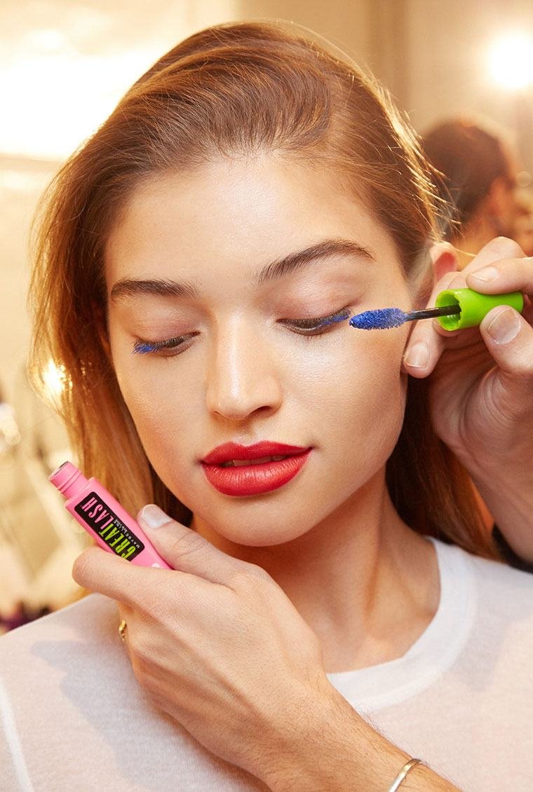 𝐌𝐀𝐘𝐁𝐄𝐋𝐋𝐈𝐍𝐄                              Máscara de pestañas lavable azul real                    May39