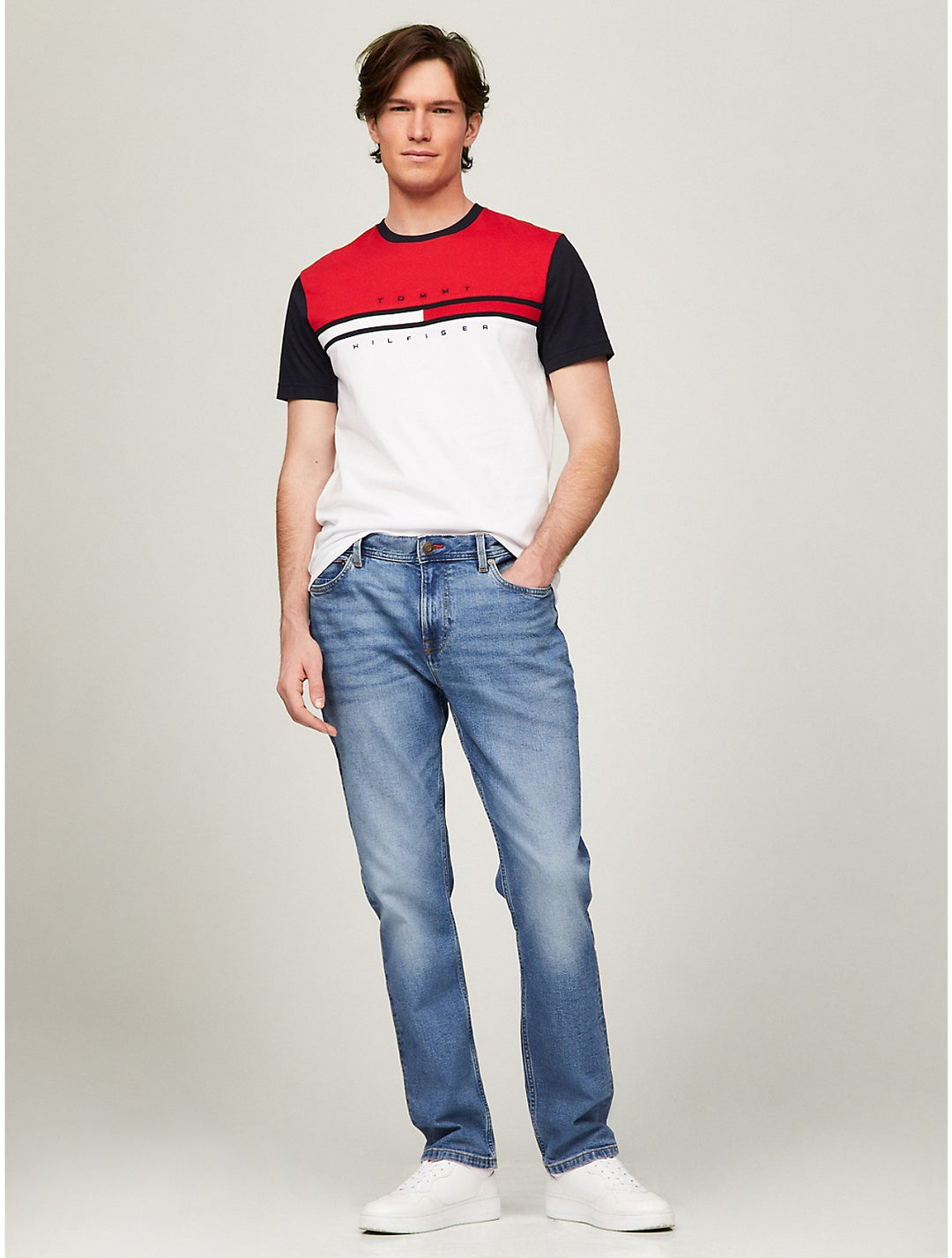 𝐓𝐎𝐌𝐌𝐘 𝐇𝐈𝐋𝐅𝐈𝐆𝐄𝐑 Camiseta con logo de rayas y bandera en bloques de color para hombre
MSM79