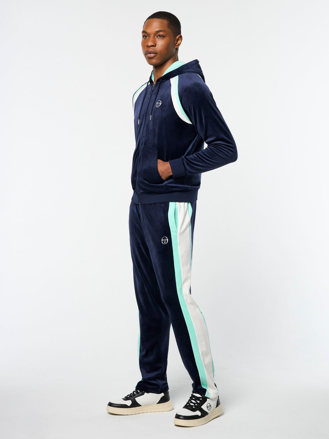 𝐒𝐄𝐑𝐆𝐈𝐎 𝐓𝐀𝐂𝐂𝐇𝐈𝐍𝐈 Sudadera con capucha de terciopelo Lázaro         TAC36