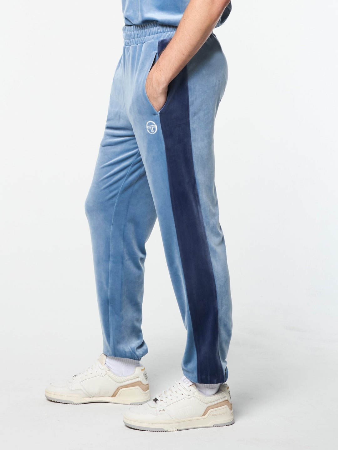 𝐒𝐄𝐑𝐆𝐈𝐎 𝐓𝐀𝐂𝐂𝐇𝐈𝐍𝐈 Pantalón deportivo de terciopelo Cielo            TAC44