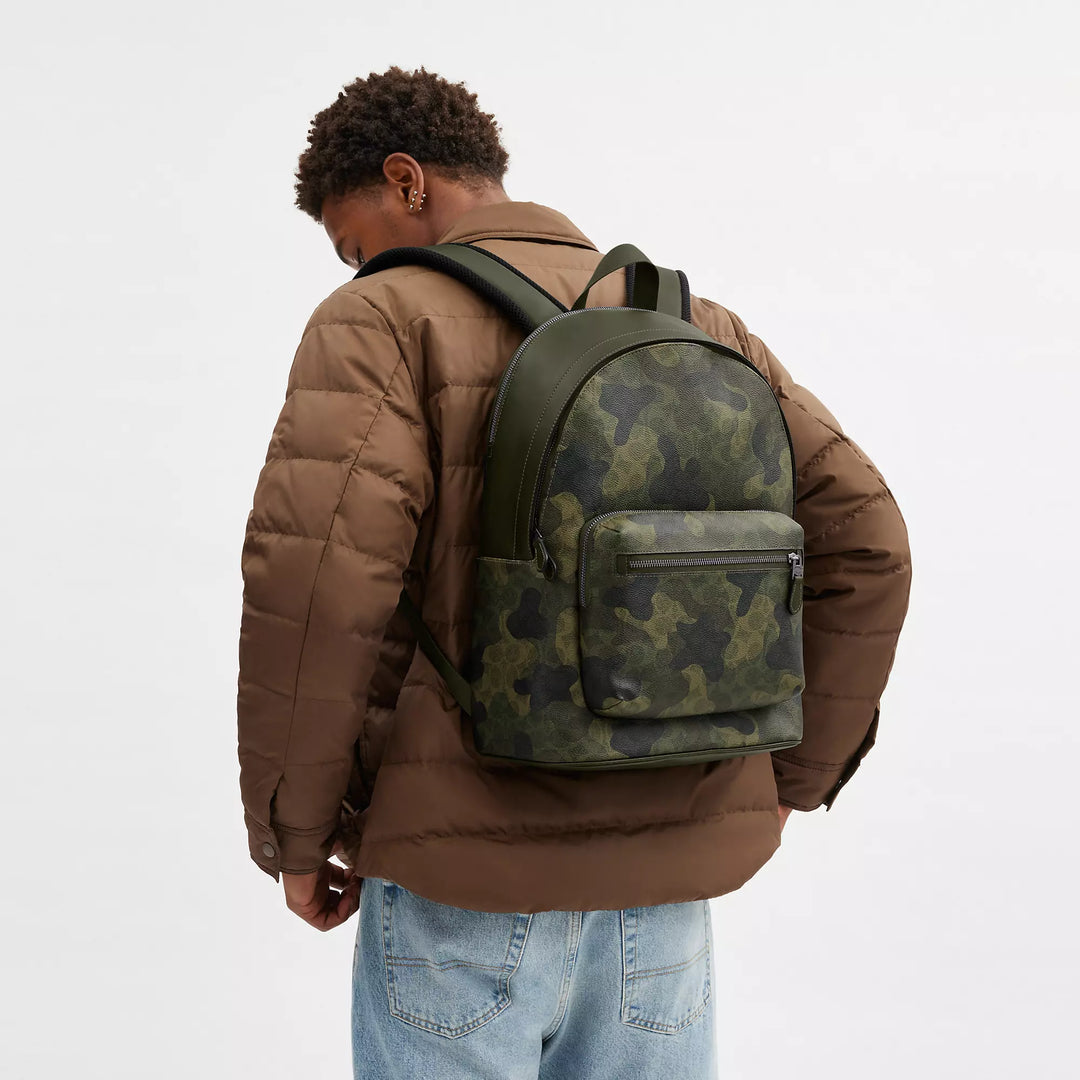 𝐂𝐎𝐀𝐂𝐇                 Mochila West con el característico estampado de camuflaje        CO0033