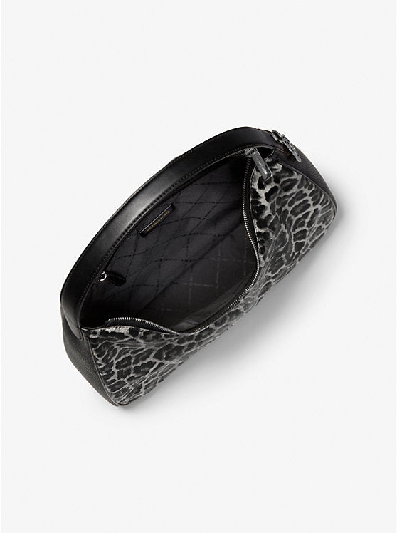 𝐌𝐈𝐂𝐇𝐀𝐄𝐋 𝐊𝐎𝐑𝐒     Bolso de hombro hobo Nayla mediano de pelo de becerro con estampado de leopardo MK0072