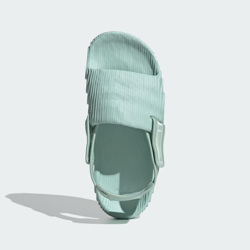 𝐀𝐝𝐢𝐝𝐚𝐬                            Chanclas Adilette 22 XLG para mujer