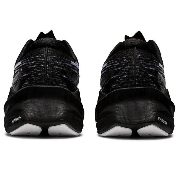 𝐀𝐒𝐈𝐂𝐒                             Zapatillas deportivas Novablast 3 1011b458-002 para hombre, color negro y blanco