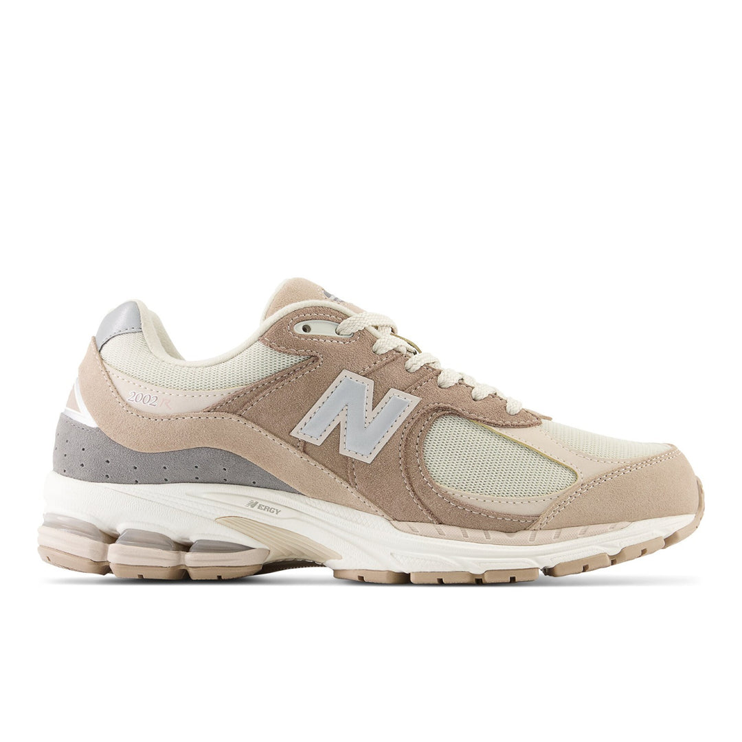 𝐍𝐄𝐖 𝐁𝐀𝐋𝐀𝐍𝐂𝐄                                     Zapatillas unisex 2002r m2002rsi beige con cordones para adultos