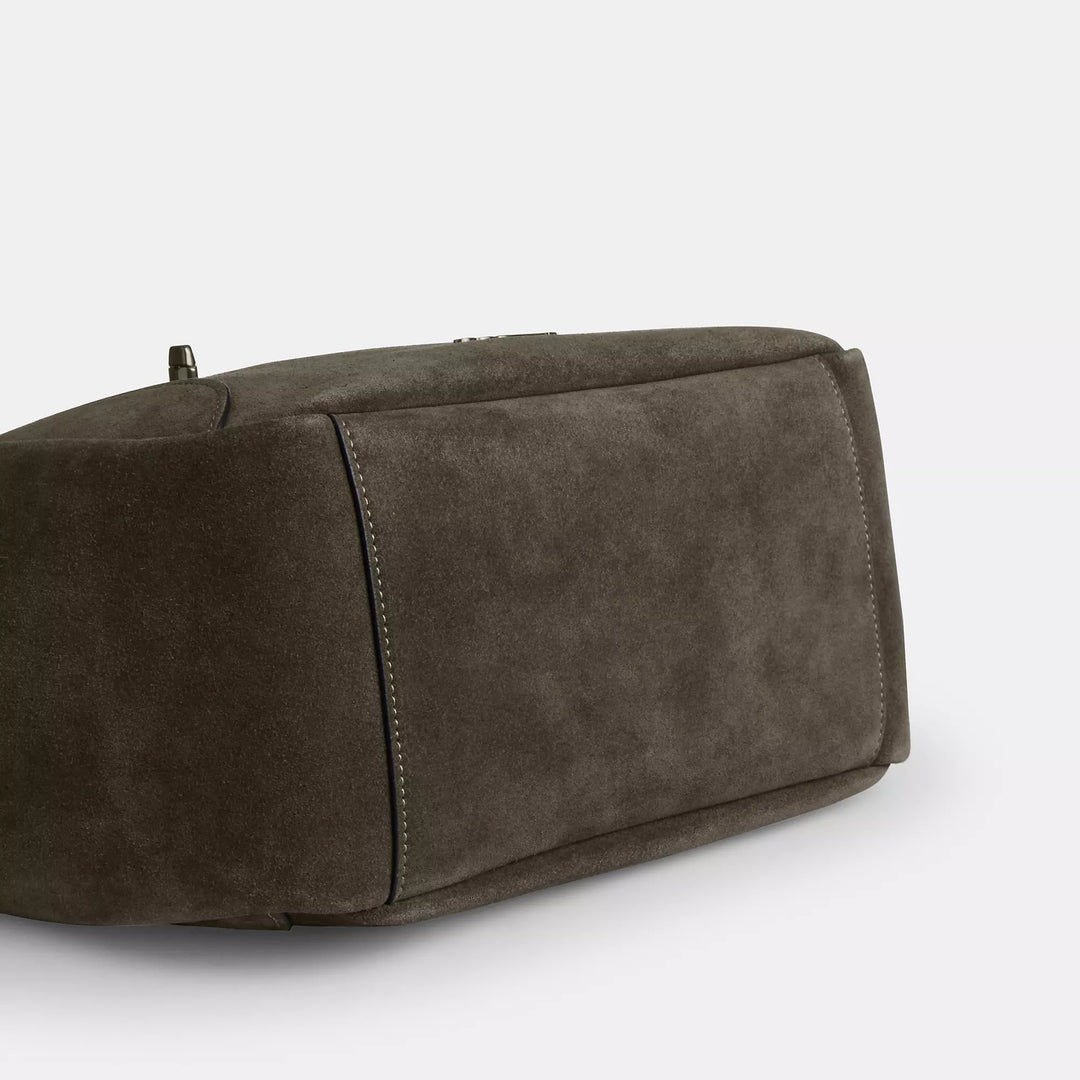 𝐂𝐎𝐀𝐂𝐇                     Bolso de mano Hadley con cierre giratorio CO003