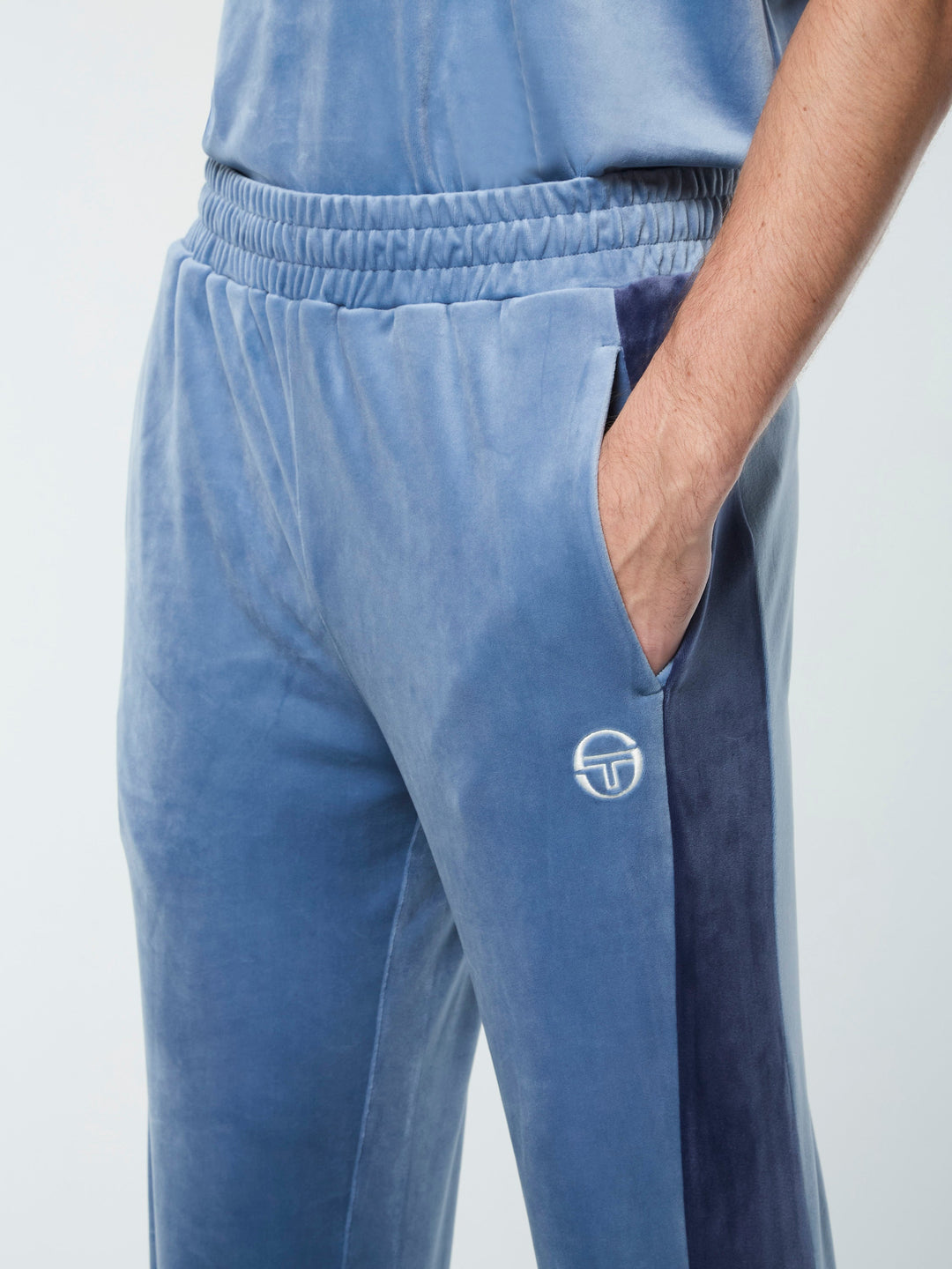 𝐒𝐄𝐑𝐆𝐈𝐎 𝐓𝐀𝐂𝐂𝐇𝐈𝐍𝐈 Pantalón deportivo de terciopelo Cielo            TAC44