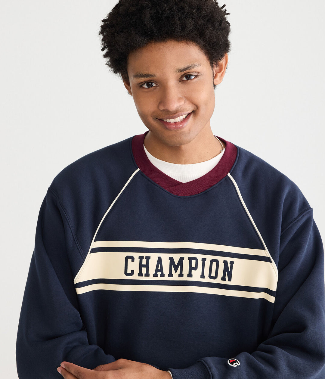 𝐂𝐇𝐀𝐌𝐏𝐈𝐎𝐍                        Sudadera con capucha y bloques de color Champion
MSM19