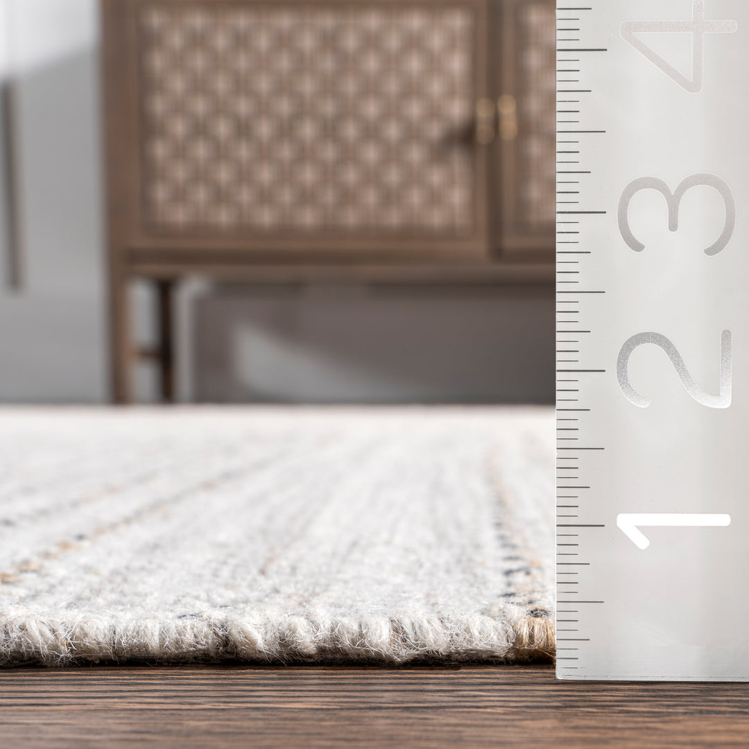 𝐍𝐔𝐋𝐎𝐎𝐌                          Alfombra informal de lana con borlas y rayas Minerva                  NU032